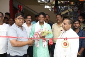 सिटी सेंटर में नए वृंदावन फूड जंक्शन का सांसद ढूलु महतो ने किया उद्घाटन.... 1 IMG 20250817 WA0116