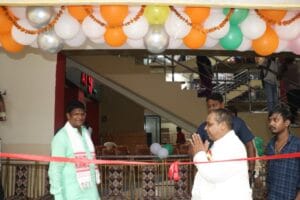 सिटी सेंटर में नए वृंदावन फूड जंक्शन का सांसद ढूलु महतो ने किया उद्घाटन.... 2 IMG 20250817 WA0117