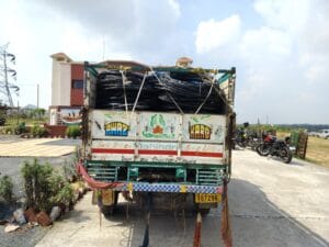 रात के वाहन जांच में पिकअप वैन से 15 क्विंटल चोरी की केबल बरामद, तीन गिरफ्तार... 2 IMG 20251008 WA0039