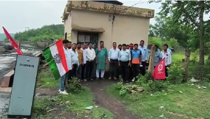 Rajpura OCP Protest: स्थानांतरण के विरोध में मजदूरों का प्रदर्शन, राजपुरा कोलियरी में कोयला ट्रांसपोर्टिंग ठप