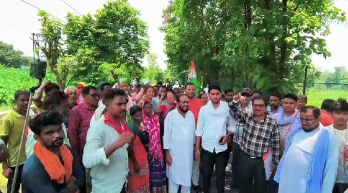 मैथन में डीवीसी विस्थापितों का अनिश्चितकालीन धरना शुरू, 79 वर्षों से लंबित मांगों पर आरपार की लड़ाई का ऐलान