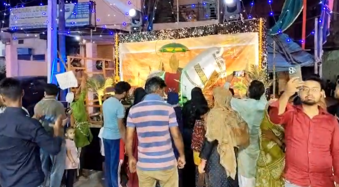 Muharram 2026: झरिया में निकला सिपल का सेहरा, अखाड़ों ने दिखाए लाठी-डंडे के हैरतअंगेज करतब, सुरक्षा के रहे कड़े इंतजाम