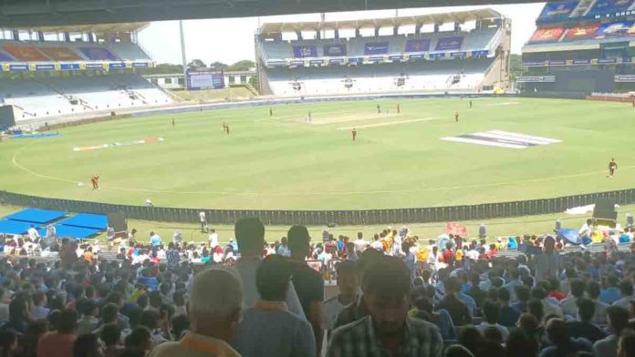 JPL 2026: झारखंड प्रीमियर लीग शुरू, धोनी-धोनी के नारों से गूंजा JSCA स्टेडियम