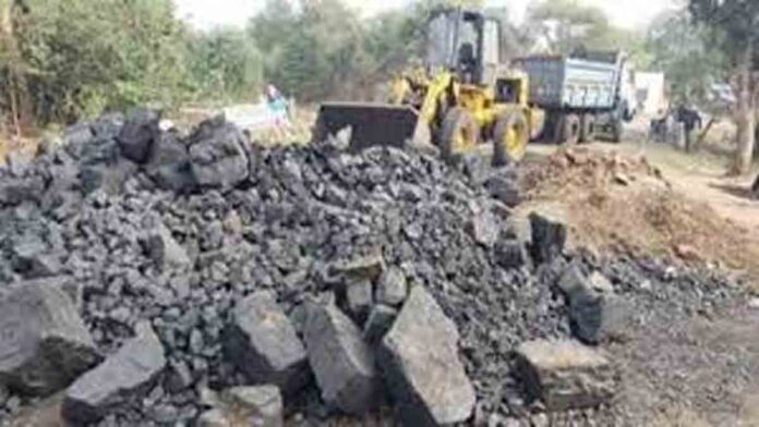 Dhanbad News: Coal smugglers run amok in Bahiyardih; police team attacked!