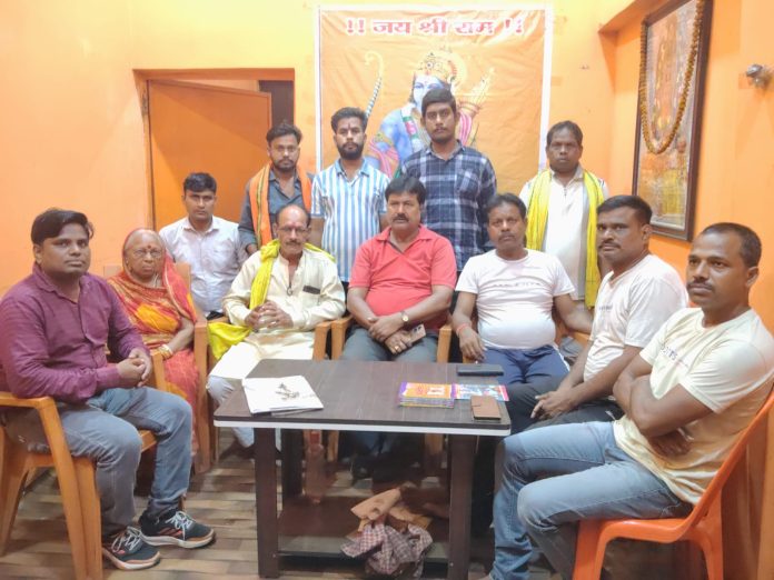 झरिया में बजरंग दल की प्रेस वार्ता, पुटकी मारपीट मामले में पुलिस पर लगाए गंभीर आरोप
