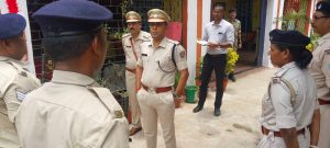 गार्ड ऑफ ऑनर के साथ SSP प्रभात कुमार का केंदुआडीह थाना दौरा, दिए कई अहम निर्देश 1 WhatsApp Image 2026 06 12 at 6.45.27 PM