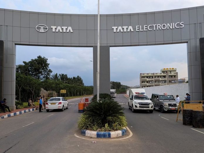 Tata Electronics पर प्रदूषण का आरोप, तमिलनाडु बोर्ड ने फैक्ट्री बंद करने की दी चेतावनी