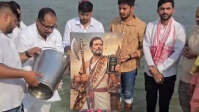 Rahul Gandhi Birthday: परशुराम अवतार में दिखे राहुल गांधी, जन्मदिन पर वायरल तस्वीर ने खींचा ध्यान