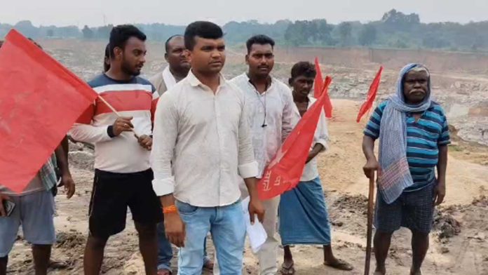 खुशरी OCP में ग्रामीणों का प्रदर्शन, मैदान और पानी की मांग को लेकर कामकाज ठप