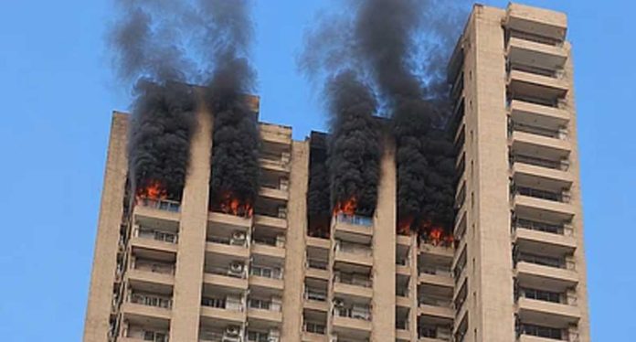 Noida Fire: क्या AC ब्लास्ट से लगी सेक्टर-119 की अरण्या सोसायटी में भीषण आग?