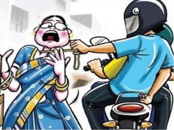 धनबाद में चेन स्नैचिंग के बाद भाग रहे बदमाशों का हुआ एक्सीडेंट, दोनों गिरफ्तार