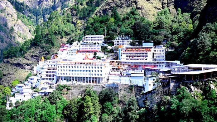श्री माता वैष्णो देवी यात्रा में बढ़ी श्रद्धालुओं की संख्या, कटड़ा से भवन तक दिखा भक्तिमय माहौल