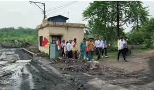 Rajpura OCP Protest: स्थानांतरण के विरोध में मजदूरों का प्रदर्शन, राजपुरा कोलियरी में कोयला ट्रांसपोर्टिंग ठप 2 Rajpura OCP Protest: स्थानांतरण के विरोध में मजदूरों का प्रदर्शन, राजपुरा कोलियरी में कोयला ट्रांसपोर्टिंग ठप