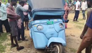 Rajganj pickup van accident 3