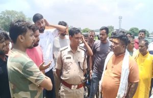 झरिया में गणेश पूजा को लेकर दो पक्षों में विवाद, थाना प्रभारी ने कराया समझौता