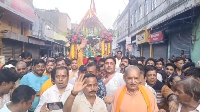 झरिया में 93 साल पुरानी भगवान जगन्नाथ रथयात्रा निकली, श्रद्धालुओं ने खींचा आस्था का रथ