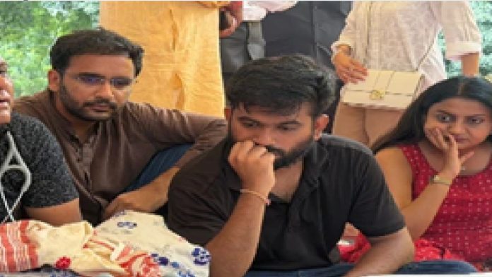 Abhijeet Dipke Hunger Strike: सोनम वांगचुक के अस्पताल पहुंचने के बाद अभिजीत दीपके अनिश्चितकालीन अनशन पर बैठे