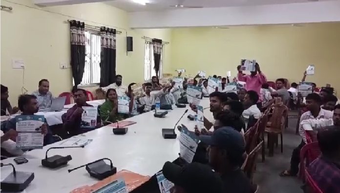 पेटरवार में लर्निंग लाइसेंस शिविर आयोजित, 197 आवेदन प्राप्त; 49 अभ्यर्थी टेस्ट में सफल