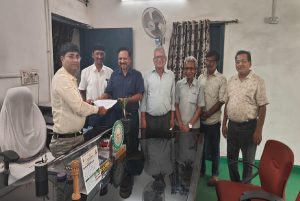 निरसा बाजार में गंदगी और बदहाल शौचालय को लेकर नागरिक समिति का प्रदर्शन, BDO को सौंपा ज्ञापन
