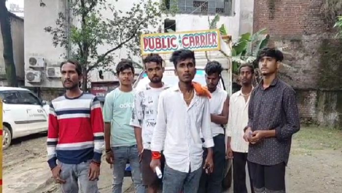 धनबाद में अवैध मवेशी तस्करी का खुलासा, बैंकमोड़ में 5 मवेशी बरामद; चालक और मालिक फरार
