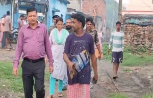 निरसा की पंचमोहली पंचायत में विकास योजनाओं की जांच, अनियमितता की शिकायत पर डीपीआरओ ने किया निरीक्षण 2 निरसा की पंचमोहली पंचायत में विकास योजनाओं की जांच, अनियमितता की शिकायत पर डीपीआरओ ने किया निरीक्षण