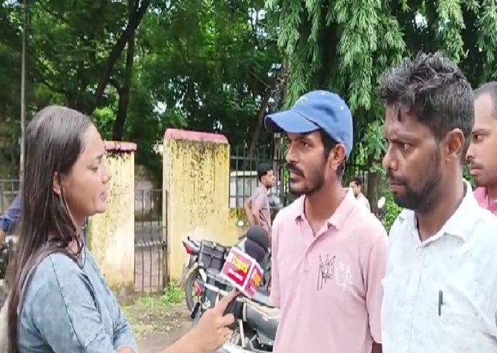 JPSC घोटाले पर धनबाद के छात्रों का प्रदर्शन, 6 अगस्त को विधानसभा घेराव का ऐलान