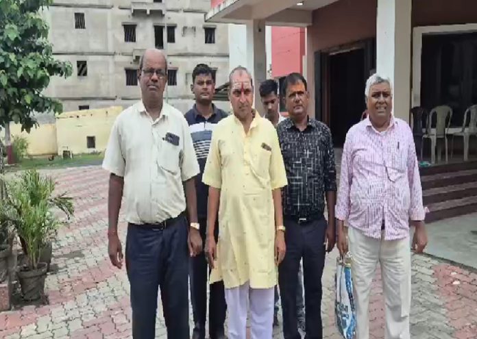 Dhanbad News: फुफवाडीह में सरकारी जमीन पर कब्जे की कोशिश का आरोप, ग्रामीणों ने थाने में दी शिकायत