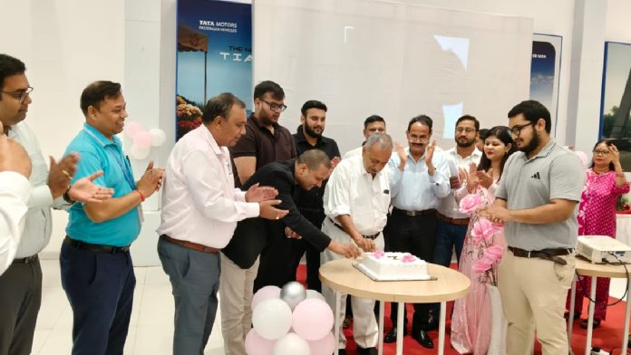 धनबाद: ट्रस्ट ऑटोमोबाइल्स ने मनाई दूसरी वर्षगांठ, Vision 2027 के तहत 2000 रिटेल बिक्री का लक्ष्य