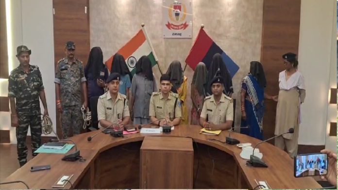 रामगढ़ हत्या कांड में पुलिस की त्वरित कार्रवाई, सात आरोपी गिरफ्तार, खून लगा ईंट और डंडा बरामद