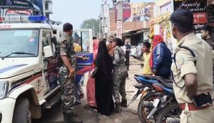धनवार के होटल डिस्कवरी में पुलिस की छापेमारी, कथित देह व्यापार के आरोप में चार हिरासत में, होटल सील
