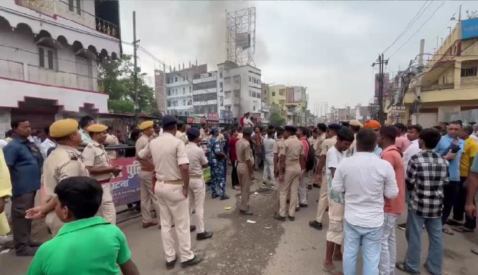 पटना जंक्शन के पास युवक के कथित अपहरण पर बवाल, करबीगहिया में सड़क जाम