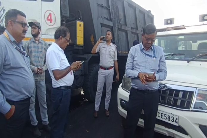 धनबाद DTO का बड़ा एक्शन: झरिया में आरके माइनिंग और BNR साइडिंग से 19 ओवरलोड हाईवा सीज