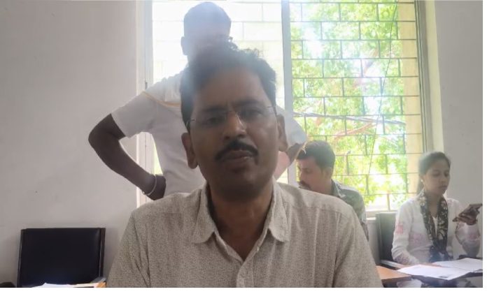 जमुआ में SIR प्रक्रिया के तहत मतदाता जागरूकता अभियान तेज, घर-घर पहुंच रहे हैं BLO