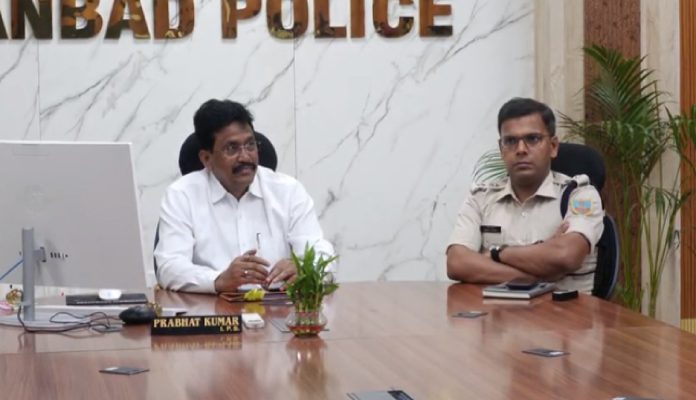 धनबाद पहुंचे IG शैलेंद्र सिन्हा, संगठित अपराध पर सख्ती के निर्देश, प्रिंस खान नेटवर्क पर कार्रवाई तेज