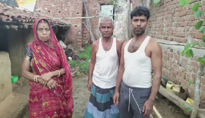 गिरिडीह में अवैध शराब बिक्री का आरोप, महिला ने पुलिस से की कार्रवाई की मांग