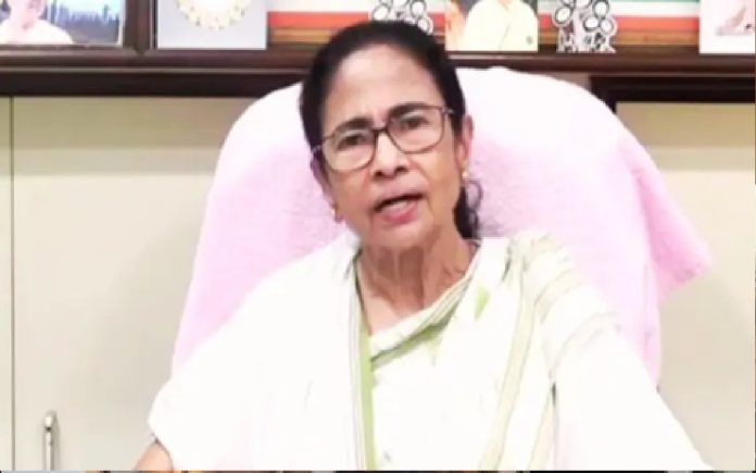 बारुईपुर घटना के बाद ममता बनर्जी का आरोप, कहा- पीड़ित परिवार तक पहुंचने से रोका गया