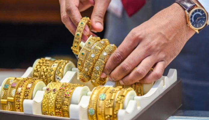 सोना-चांदी खरीदने वालों के लिए बड़ी खबर, कीमतों में आई फिर गिरावट