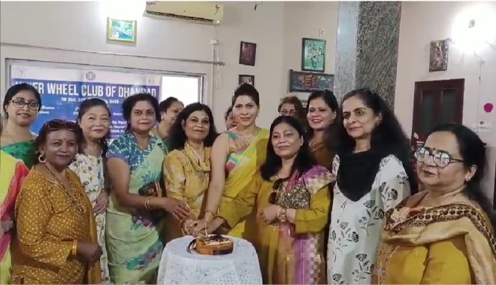 धनबाद में इनर व्हील क्लब ने मनाया डॉक्टर्स डे, वरिष्ठ चिकित्सकों को किया सम्मानित