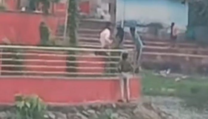 Raja Talab Jharia News: झरिया के राजा तालाब से वायरल वीडियो के बाद मचा बवाल, लोगों ने उठाए सुरक्षा पर सवाल