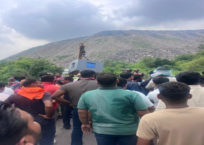 भूलन बरारी में CISF चेकपोस्ट निर्माण का ग्रामीणों ने किया विरोध, जमीन विवाद के बीच काम रुका