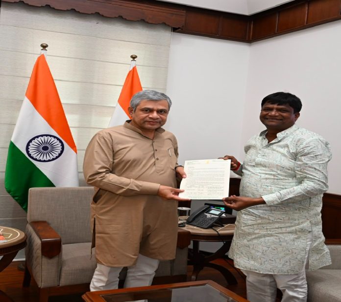 धनबाद के लिए सांसद ढुलू महतो की बड़ी पहल, रेल मंत्री के सामने रखीं 9 अहम मांगें