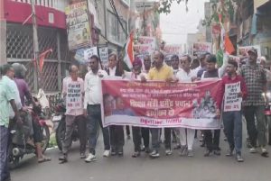 NEET विवाद पर गिरिडीह में सेक्यूलर फ्रंट का प्रतिवाद मार्च, शिक्षा मंत्री धर्मेंद्र प्रधान के इस्तीफे की उठी मांग