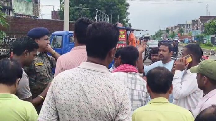 राजगंज में करंट लगने से वृद्ध महिला की मौत, बिजली विभाग पर लापरवाही का आरोप, जांच और मुआवजे की मांग