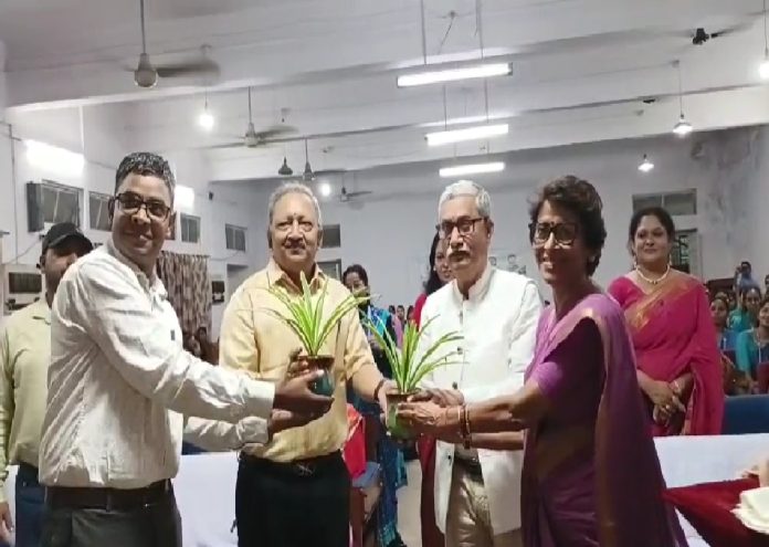 धनबाद के SSLNT कॉलेज में हूल क्रांति पर जागरूकता कार्यक्रम, छात्राओं को बताई गई ऐतिहासिक विरासत