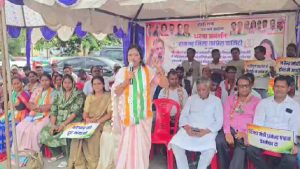 रामगढ़ में कांग्रेस का धरना, NEET पेपर लीक मामले की निष्पक्ष जांच की मांग, राष्ट्रपति के नाम सौंपा ज्ञापन