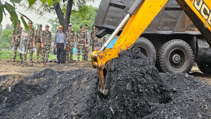 झरिया में CISF-BCCL की संयुक्त छापेमारी, 1000 टन संदिग्ध अवैध कोकिंग कोयला बरामद