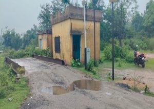 निरसा में ECL कांटा घर बना चोरों का निशाना, CCTV तोड़कर इन्वर्टर और बैटरी चोरी 2 निरसा में ECL कांटा घर बना चोरों का निशाना, CCTV तोड़कर इन्वर्टर और बैटरी चोरी