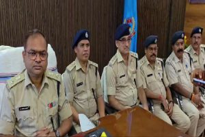 Giridih News: गिरिडीह में चेन छिनतई की दो घटनाओं का खुलासा, कटिहार से बरामद हुईं दोनों सोने की चेन