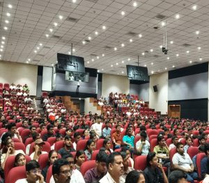 IIT (ISM) धनबाद में नए छात्रों का स्वागत, निदेशक बोले- जॉब सीकर नहीं, जॉब क्रिएटर बनें