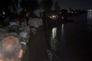 भागलपुर में गंगा का कहर: राघोपुर तटबंध पर भीषण कटाव, ग्रामीणों में दहशत